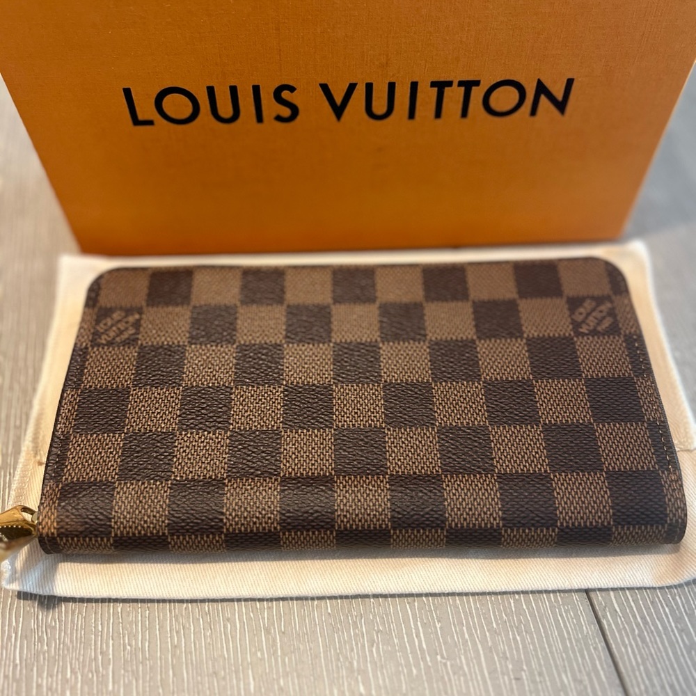 Louis Vuitton Damier Ebene Zippy Wallet N41661